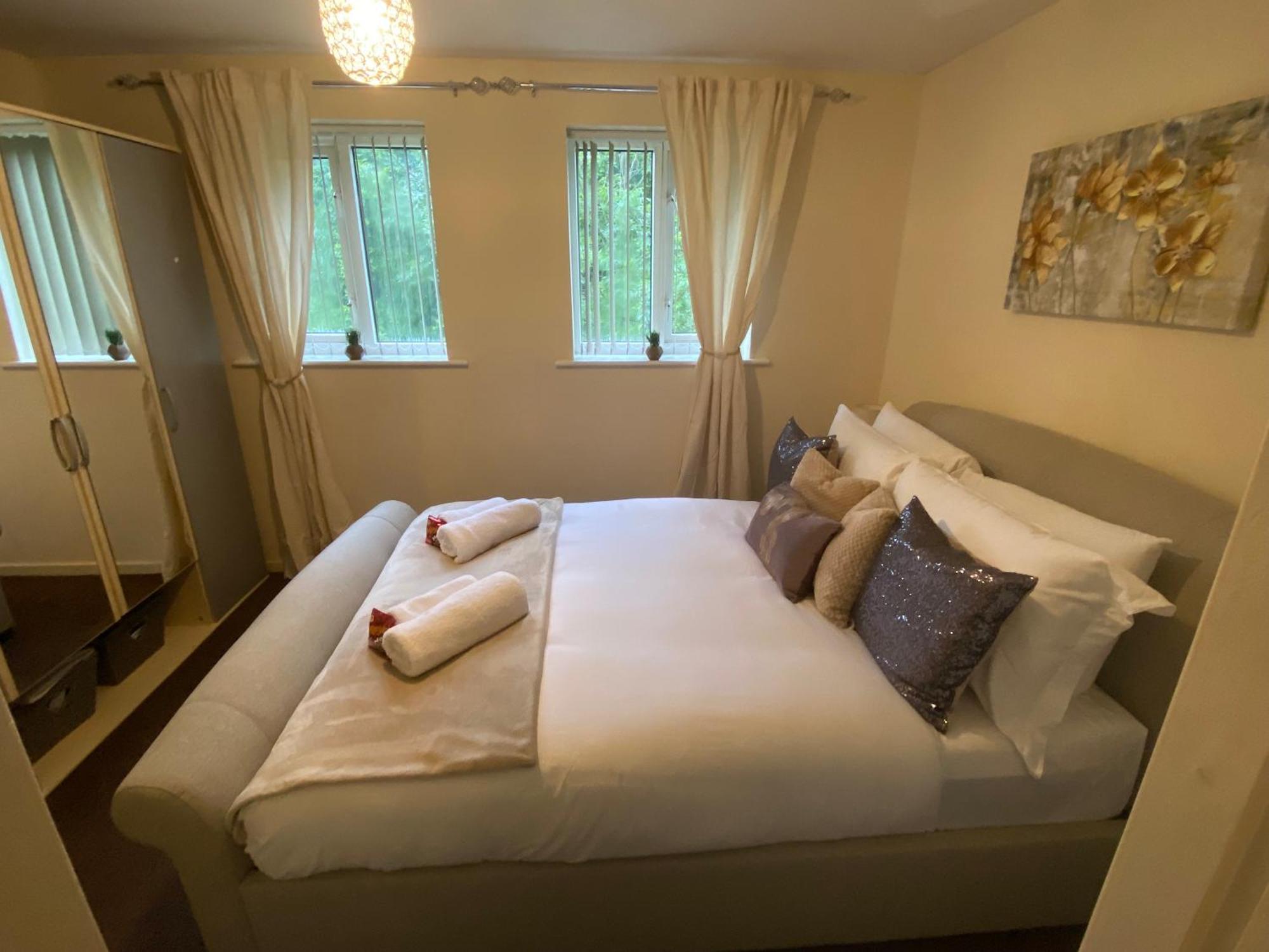 Lovely 2 Dbl Bed Apartment Near Heaton Park And North Manchester Hospital With Parking Eksteriør billede