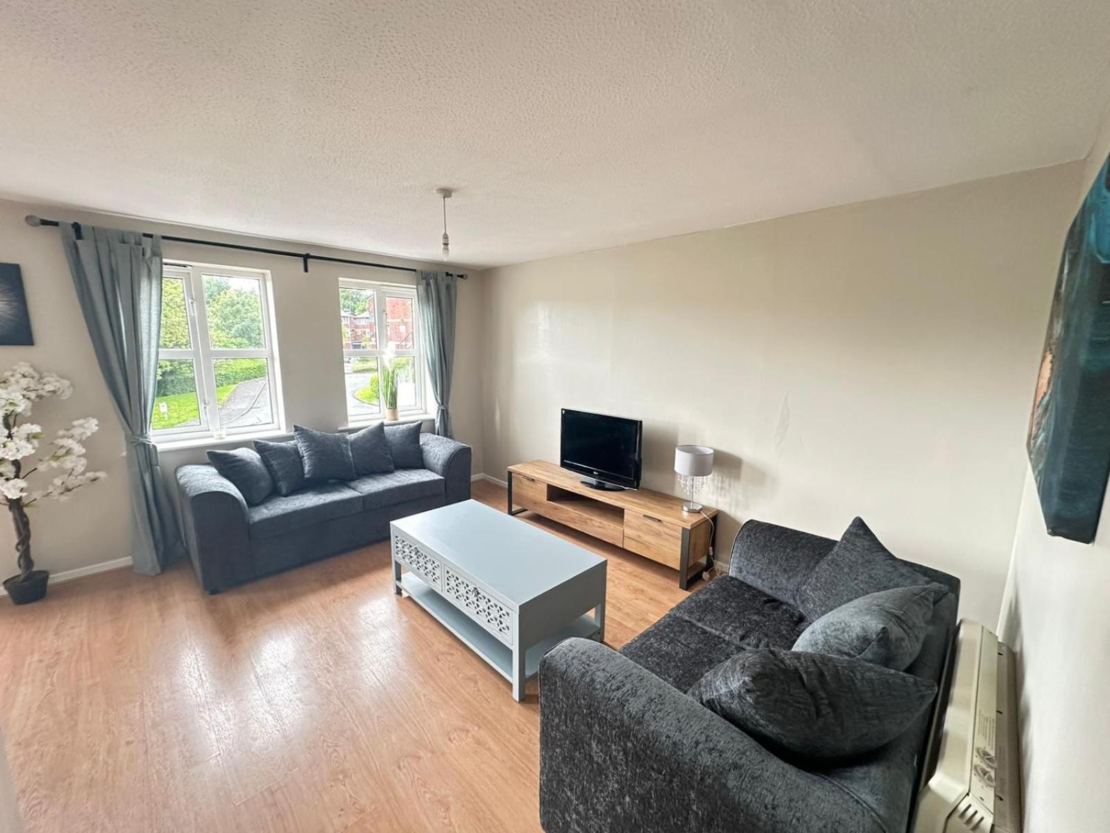 Lovely 2 Dbl Bed Apartment Near Heaton Park And North Manchester Hospital With Parking Eksteriør billede
