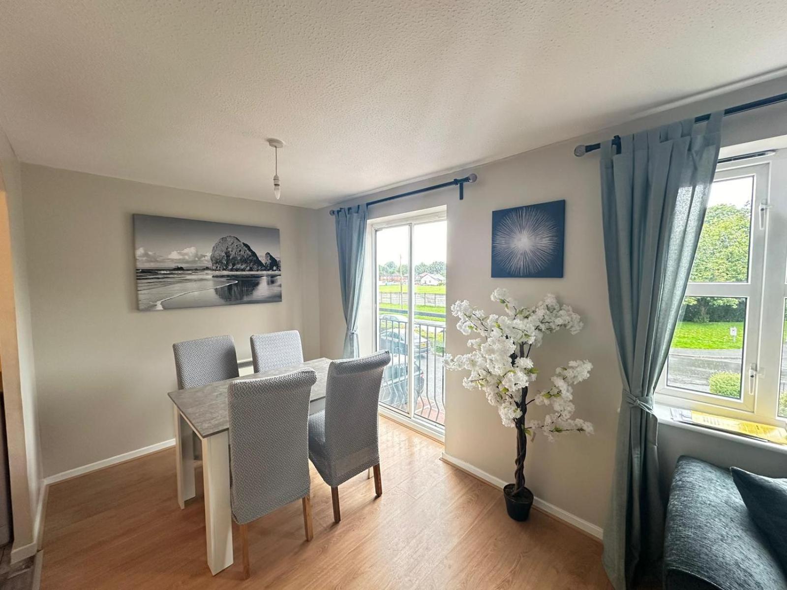 Lovely 2 Dbl Bed Apartment Near Heaton Park And North Manchester Hospital With Parking Eksteriør billede