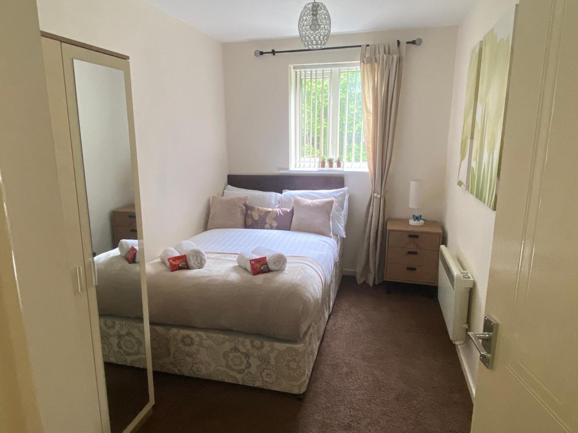 Lovely 2 Dbl Bed Apartment Near Heaton Park And North Manchester Hospital With Parking Eksteriør billede